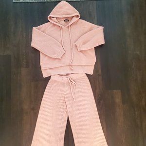 Missguided Size 2/4 Lounge Set